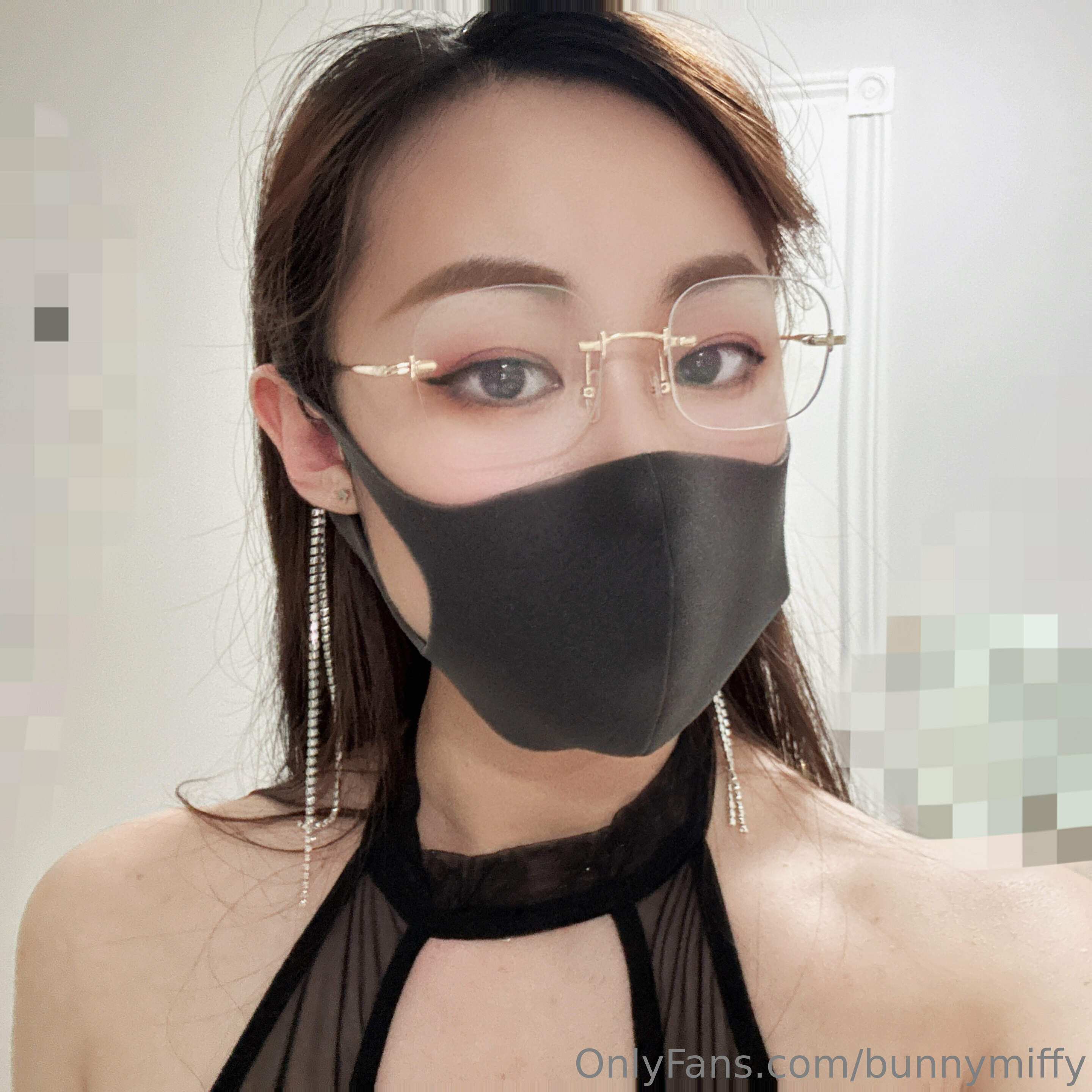 《BUNNYMIFFY_给下班送我回家的同事足交口交，射在我手上》最新高清在线播放封面图
