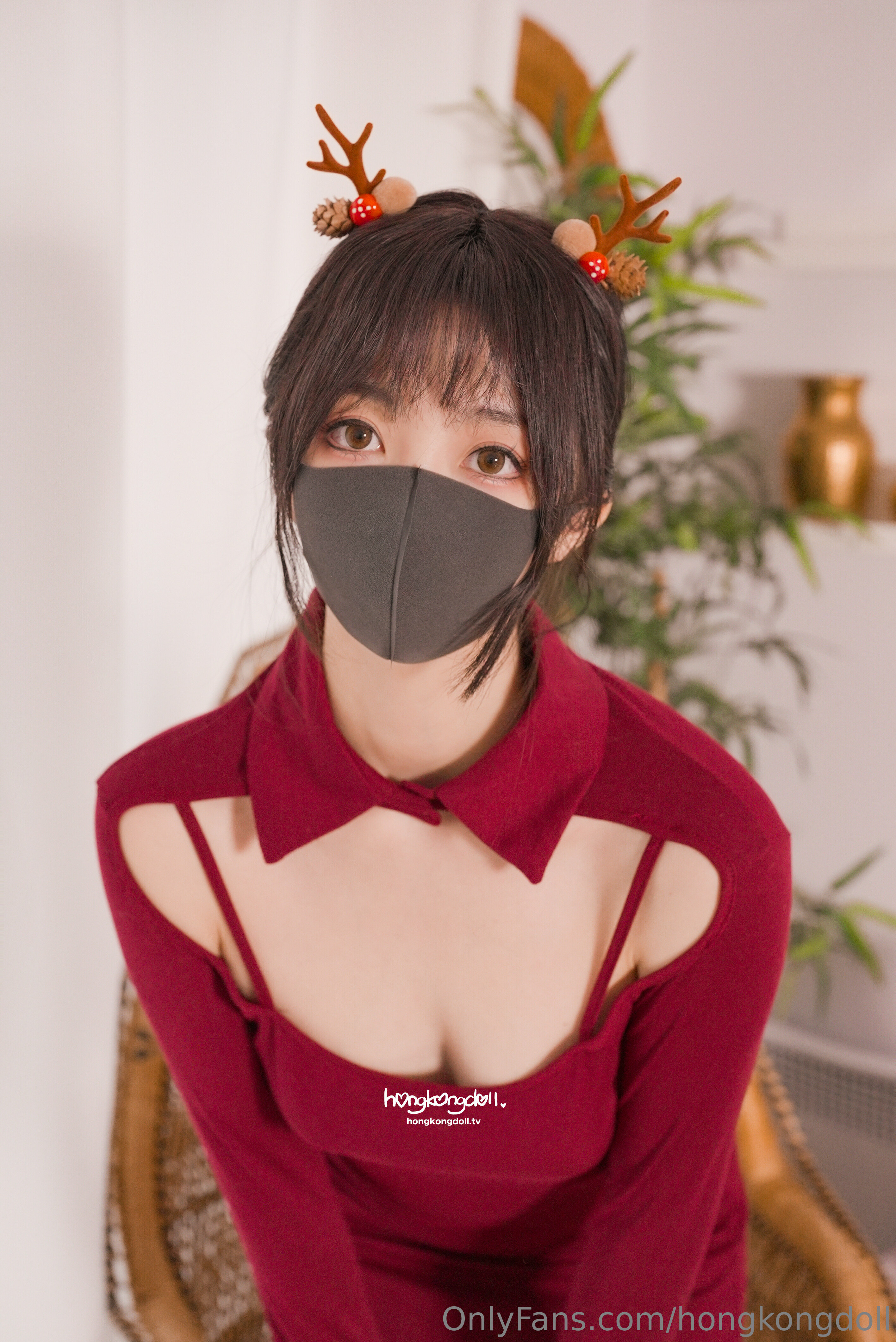 《HongKongDoll「2023圣诞写真特辑」》最新高清在线播放封面图