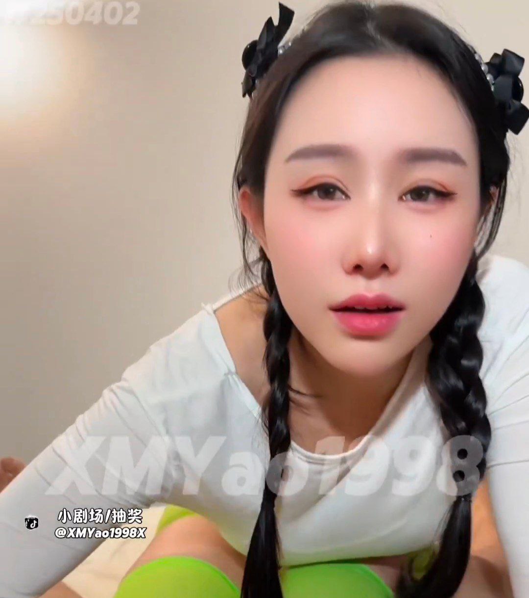 《XMYao1998-新闺蜜首次参演把她老公的精液偷偷带出来淋到我的鸡巴上》最新高清在线播放封面图